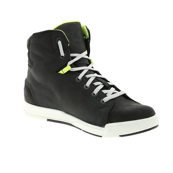 Forma_Swift_Dry_Boots-Black-White_front_right_quarter_420098.jpg