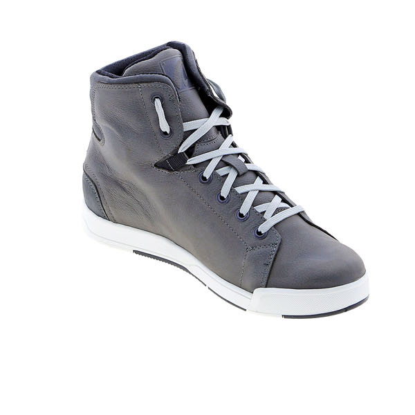 Forma_Swift_Dry_Leather_Boots-Grey_front_right_quarter_526967.jpg