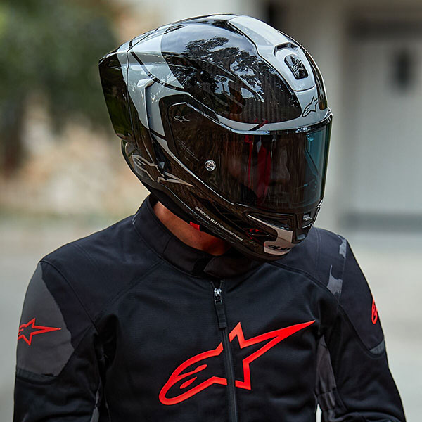 alpinestars_racing-motorcycle-helmet_supertech-r10_element-black-carbon-silver-gloss-black_lifestyle1.jpg