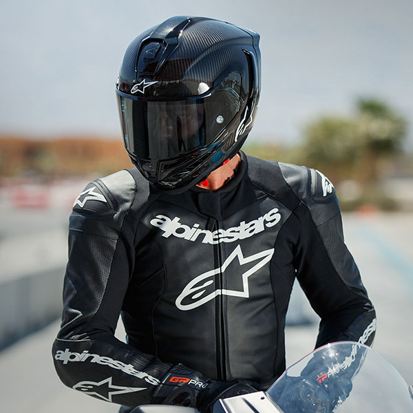 alpinestars_racing-motorcycle-helmet_supertech-r10_solid-gloss-carbon-matt-black_lifestyle1.jpg