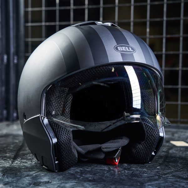 bell_helmet_broozer_helmet_free-ride_matt-grey-black_lifestyle1.jpg