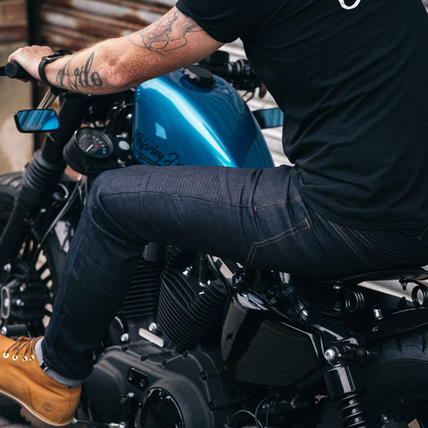 bull-it_jeans-aramid_bobber-2-skinny_blue_lifestyle1.jpg