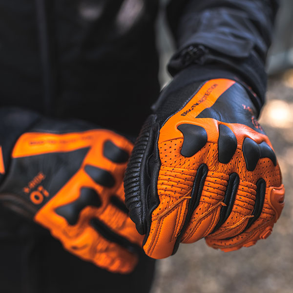 dainese_gloves-leather_x-ride_black_flame_orange_lifestyle-4.jpg