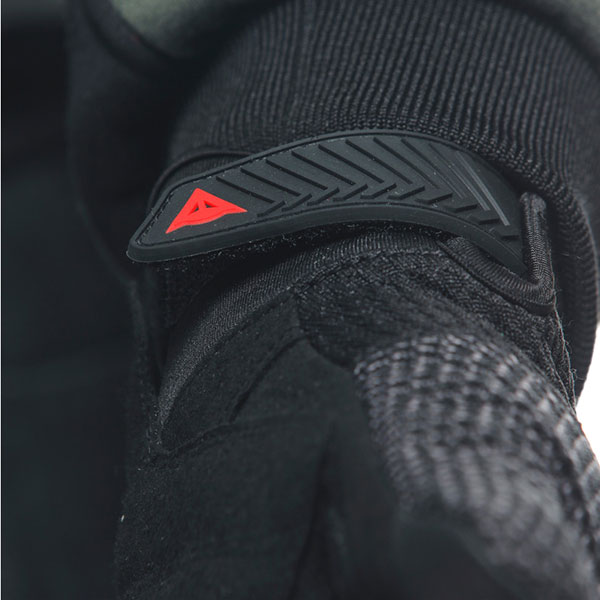 dainese_gloves-textile_torino_black-anthracite_lifestyle2.jpg