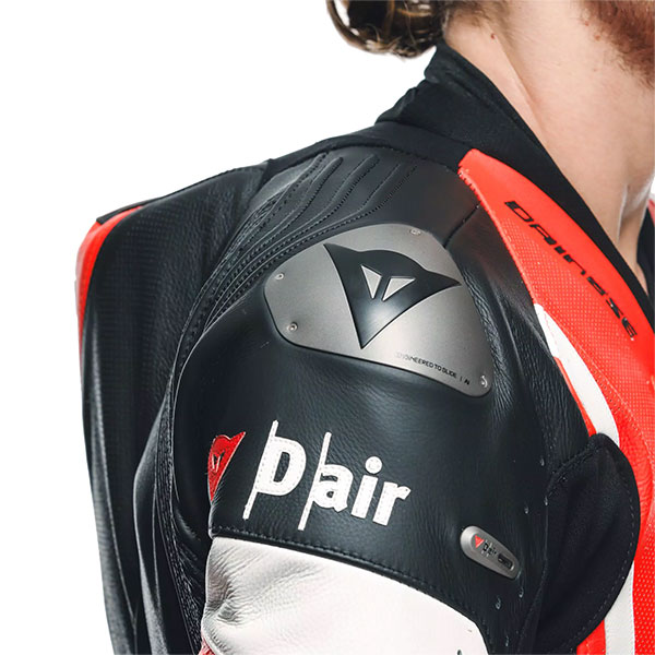 dainese_suit_leather_misano-3-d-air-perforated_black-red-white_detail4.jpg