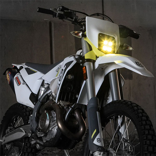 denali_d4_headlight-kit_husqvarna_lifestyle1.jpg