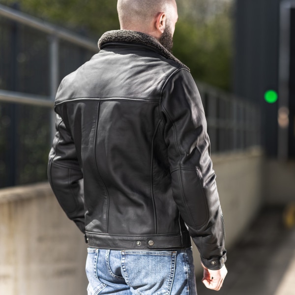 dxr_leather-jacket_a40_black_detail4.jpg