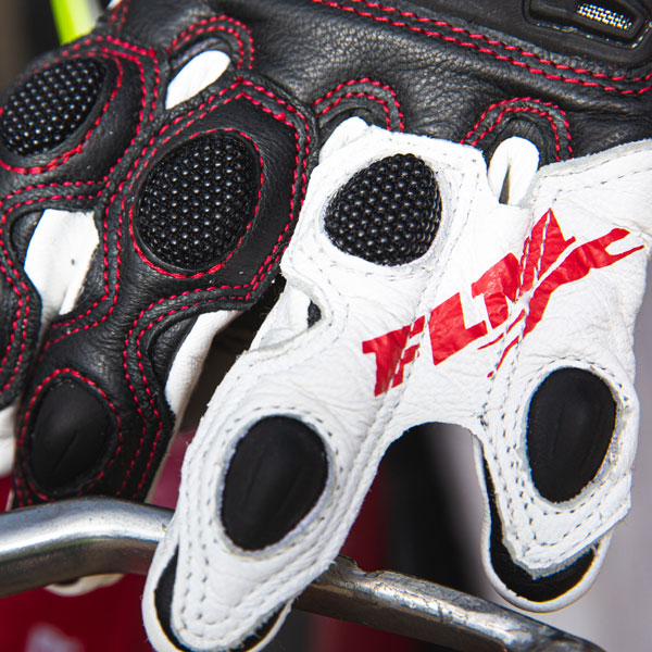 flm_gloves_sports-leather-8.0_black-white-red_lifestyle7.jpg