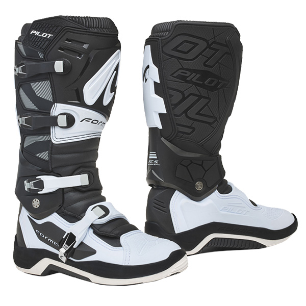 forma_boots_pilot_black-white.jpg