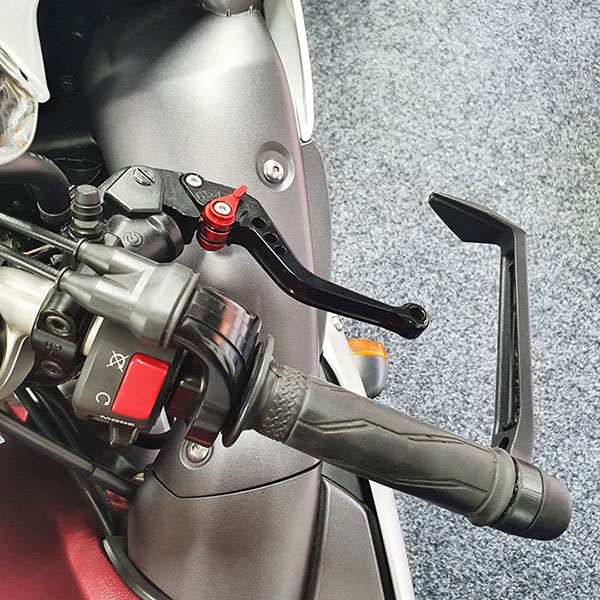 gb-racing_brake-lever-guard_yamaha-yzf-r1-r6_detail3.jpg