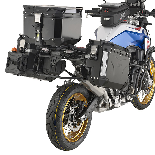 givi_pannier-holders-bmw-f900gs_plos5145cam.jpg