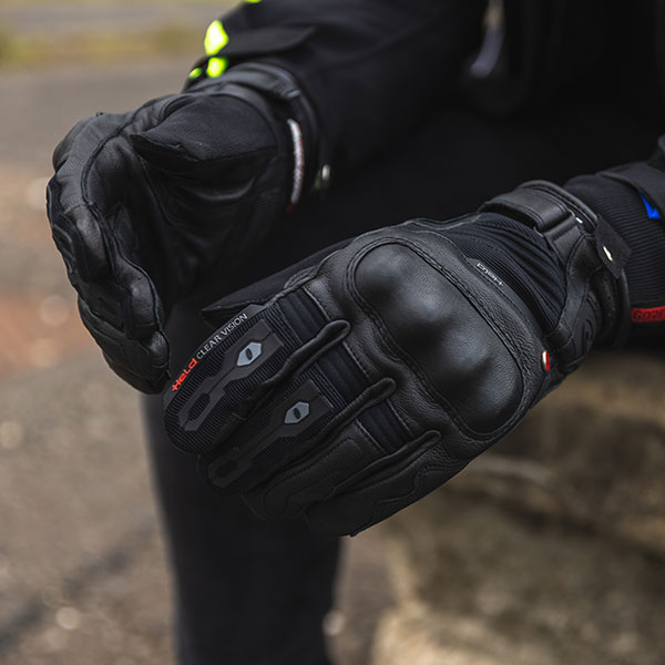 held_gloves_score-ktc_black_lifestyle-1.jpg