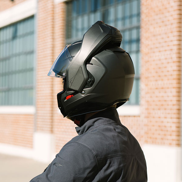 hjc_helmet_i100_plain_matt-black_lifestyle3.jpg