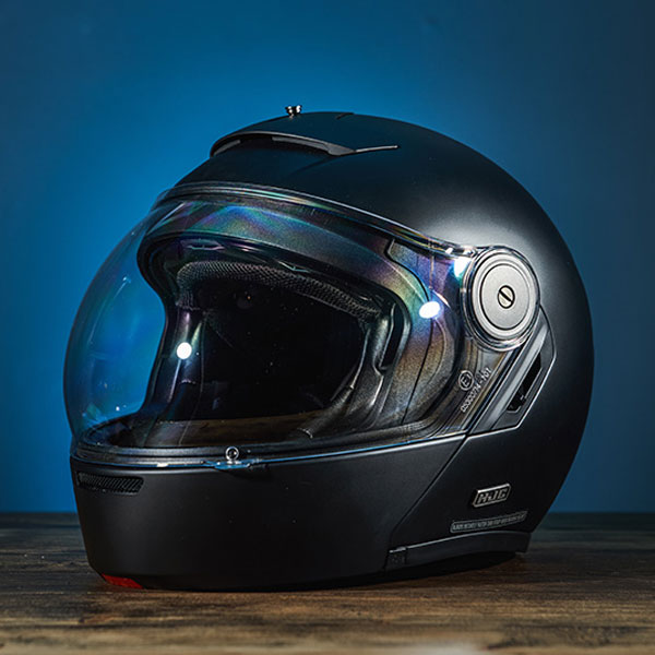 hjc_helmets_v90_gloss-black_lifestyle1.jpg