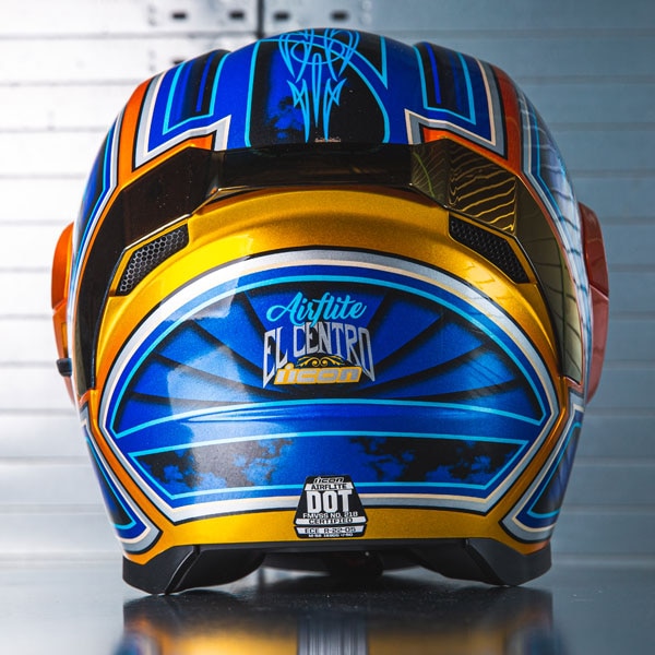 icon_helmet_airflite_el-centro_blue-gold_lifestyle2.jpg