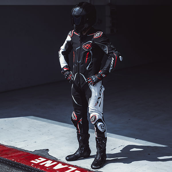 ixon_leather-racing-suit_demonio-one-piece-leather-suit_black-white-red_detail2.jpg