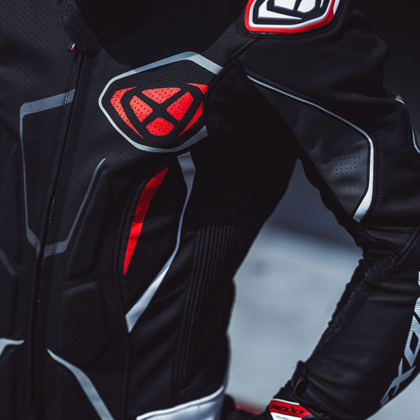 ixon_leather-racing-suit_demonio-one-piece-leather-suit_black-white-red_detail4.jpg