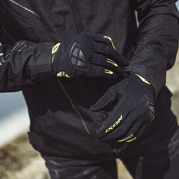 ixon_textile-gloves_mig-2-textile-gloves_black-bright-yellow_lifestyle1.jpg