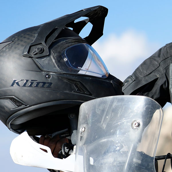 klim_helmet_krios_pro_matt_black_lifestyle2.jpg