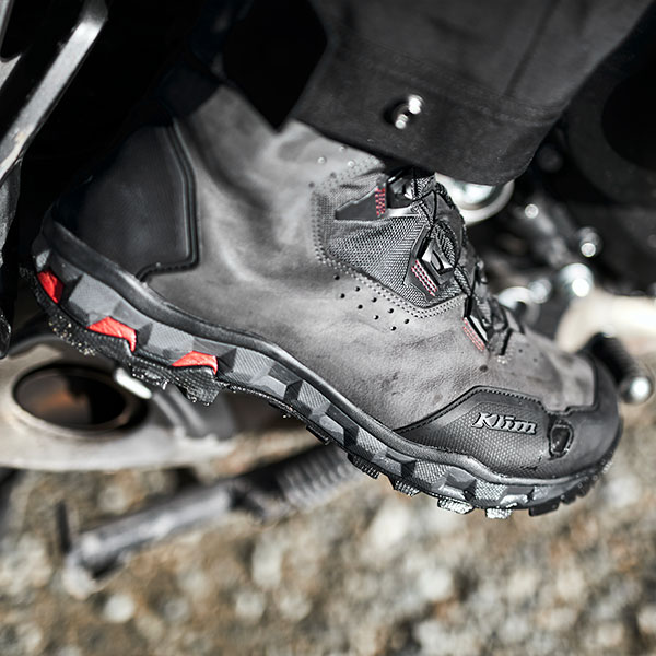 klim_leather-boots_outlander-gore-tex_asphalt-high-risk-red_lifestyle1.jpg