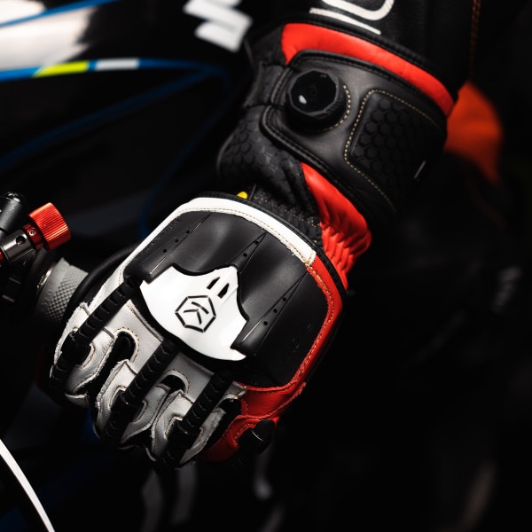 knox_gloves_handroid-mk5_red_lifestyle.jpg