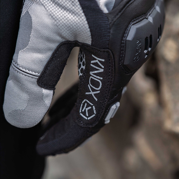 knox_gloves_orsa-or4-grey_lifestyle3.jpg