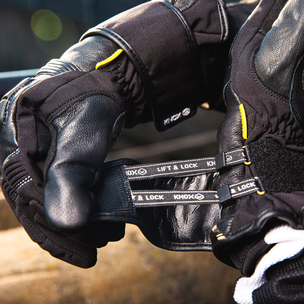 knox_gloves_storm_black_lifestyle5.jpg