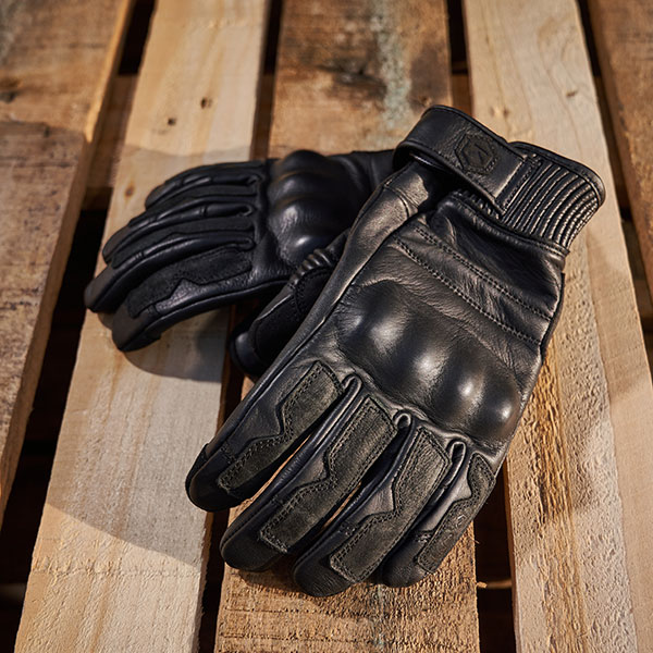 knox_ladies_gloves-leatherhadleigh-mkii_black_lifestyle5.jpg