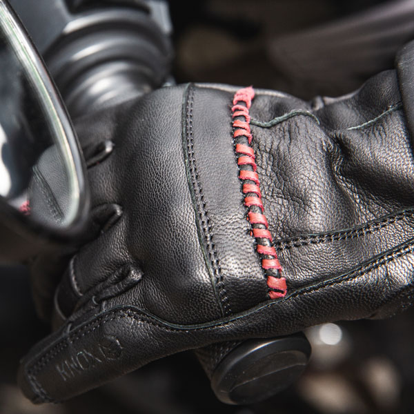 knox_ladies_gloves_whip_black_oxblood_lifestyle2.jpg