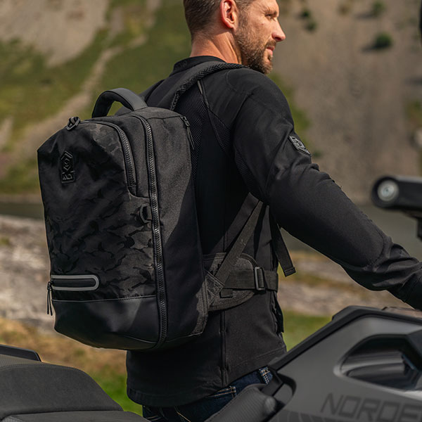 knox_luggage_everyday-adventure-pack_black-camo_lifestyle4.jpg