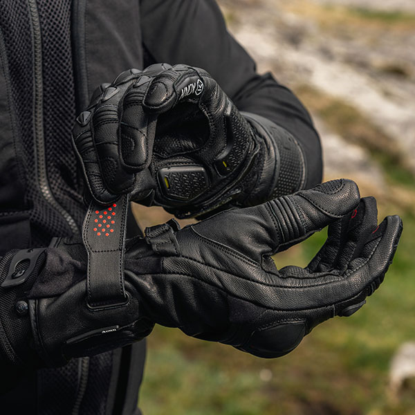 knox_oulton_gloves_red_black_detail4.jpg