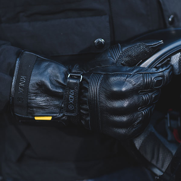 knox_textile_gloves_covert_black_lifestyle.jpg