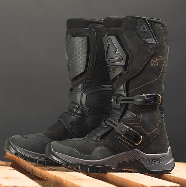 leatt_boots_hydradri_stealth_lifestyle1.jpg