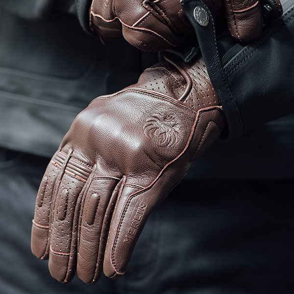 merlin_gloves_leather_legacy-d3o_dark-brown_lifestyle2.jpg