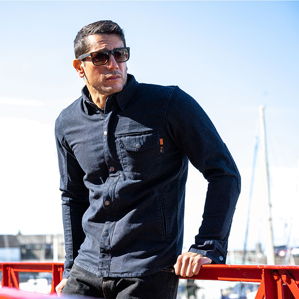 merlin_jacket-textile_porta_navy_lifestyle1.jpg