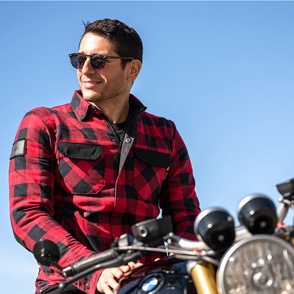 merlin_jacket-textile_sherbrook_red_lifestyle2.jpg