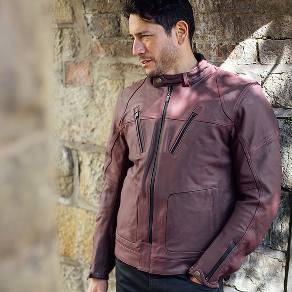 merlin_jacket_leather_gable-ii-d3o-waterproof_oxblood_lifestyle1.jpg