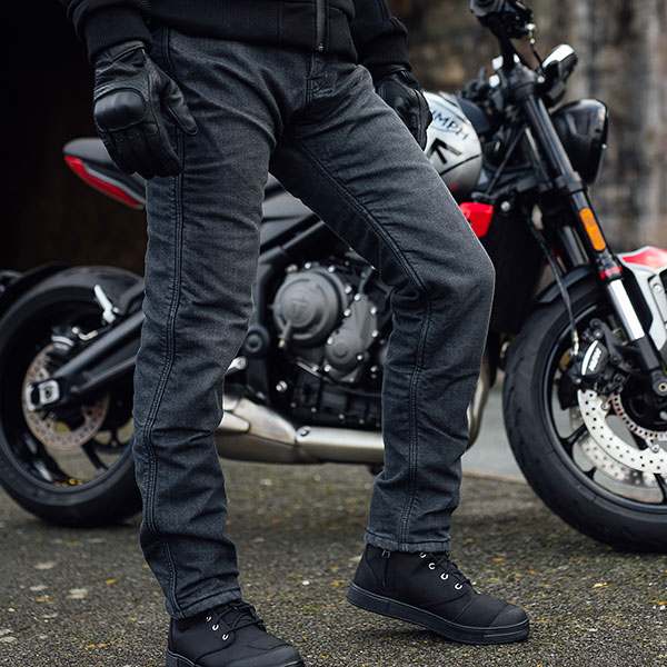 merlin_jeans_mason-2-d3o-waterproof_black_lifestyle2.jpg