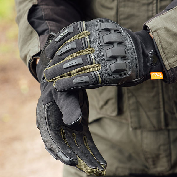 merlin_jura-hydro-d3o-leather-gloves_black-dark-green_detail3.jpg