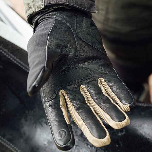 merlin_jura-hydro-d3o-leather-gloves_black-earth_detail3.jpg