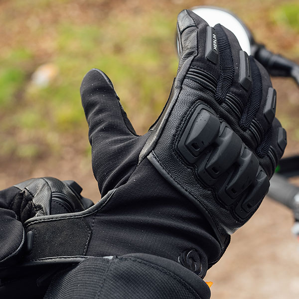 merlin_jura-hydro-d3o-leather-gloves_black_detail3.jpg