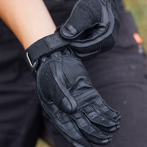 merlin_mahala-raid-glove_black_lifestyle3.jpg