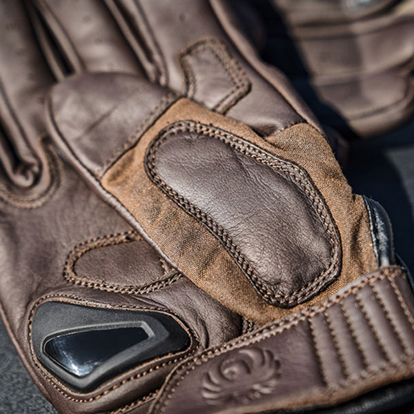 merlin_mixed_gloves_glenn_brown_lifestyle6.jpg