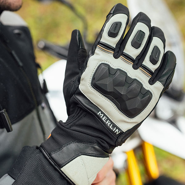 merlin_rexx-hydro-d3o-leather-gloves_black-grey_detail3.jpg