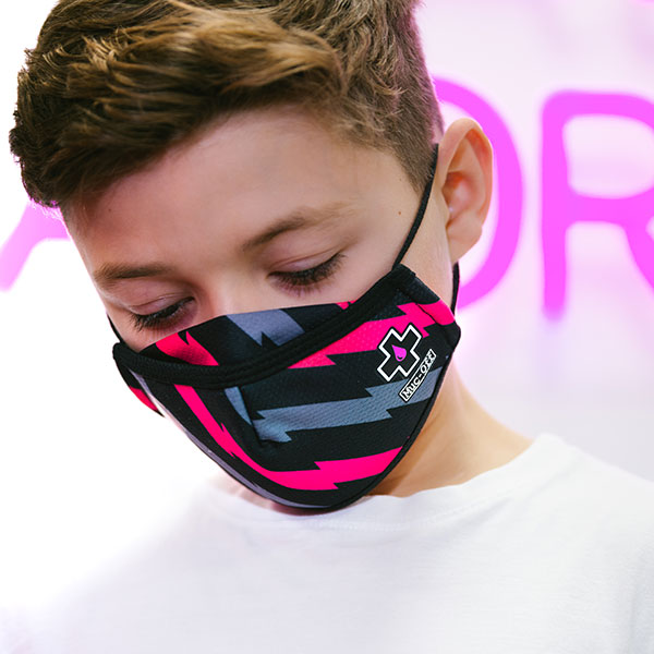 muc-off_face-mask_dr-x_kids_bolt_lifestyle.jpg