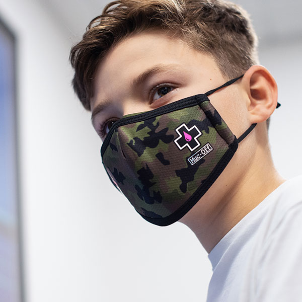 muc-off_face-mask_dr-x_kids_camo_lifestyle.jpg