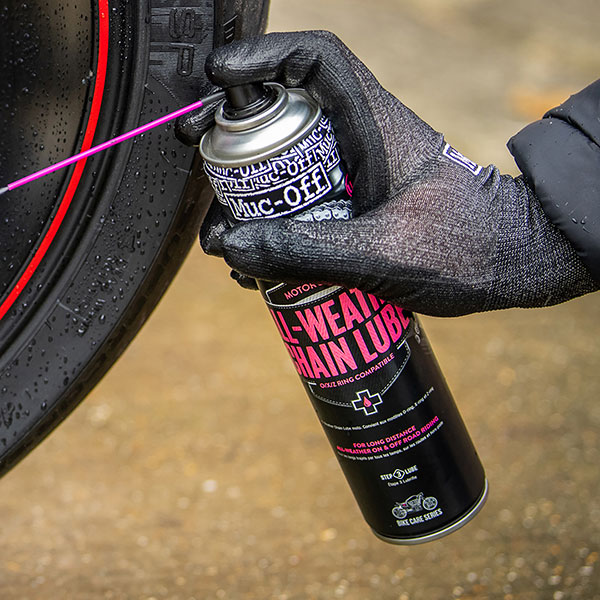 muc-off_motorcycle-cleaning-products_motorcycle-chain-care-kit_lifestyle2.jpg