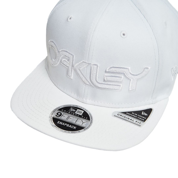 oakley-casual_teddy_b1b_cap_white_detail2.jpg