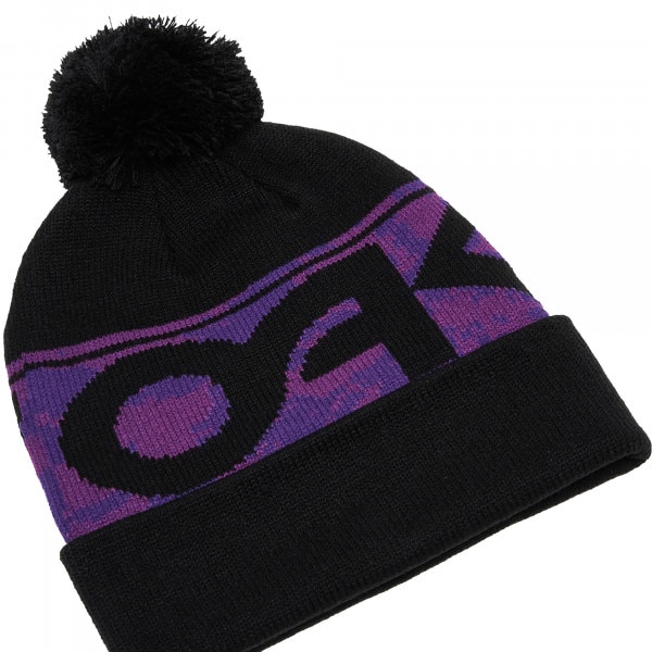 oakley_casual-wear_wanderlust-pom-beanie_blackout_detail2.jpg