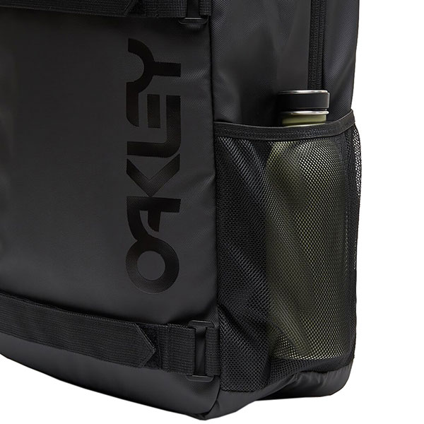 oakley_the_freshman_skate_backpack_blackout_detail3.jpg